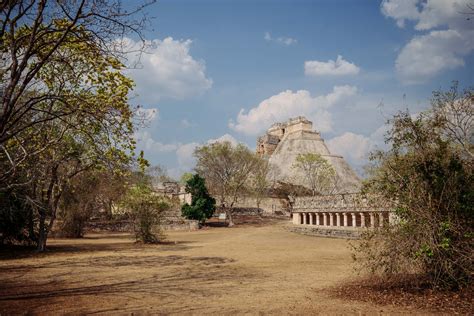 La Révolte des Maya contre le Royaume de Uxmal: Un Défi à l’Autorité et un Catalyseur pour le Changement