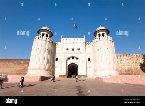 La Conquête de la Citadelle de Lahore par Timur: Une Offensive Militaire Audacieuse qui Modifie le Paysage Géopolitique du Sous-Continent Indien