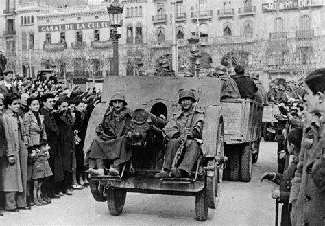 Le Coup d'État de 1936 en Espagne: Un affrontement idéologique et social qui marque profondément le XXe siècle.